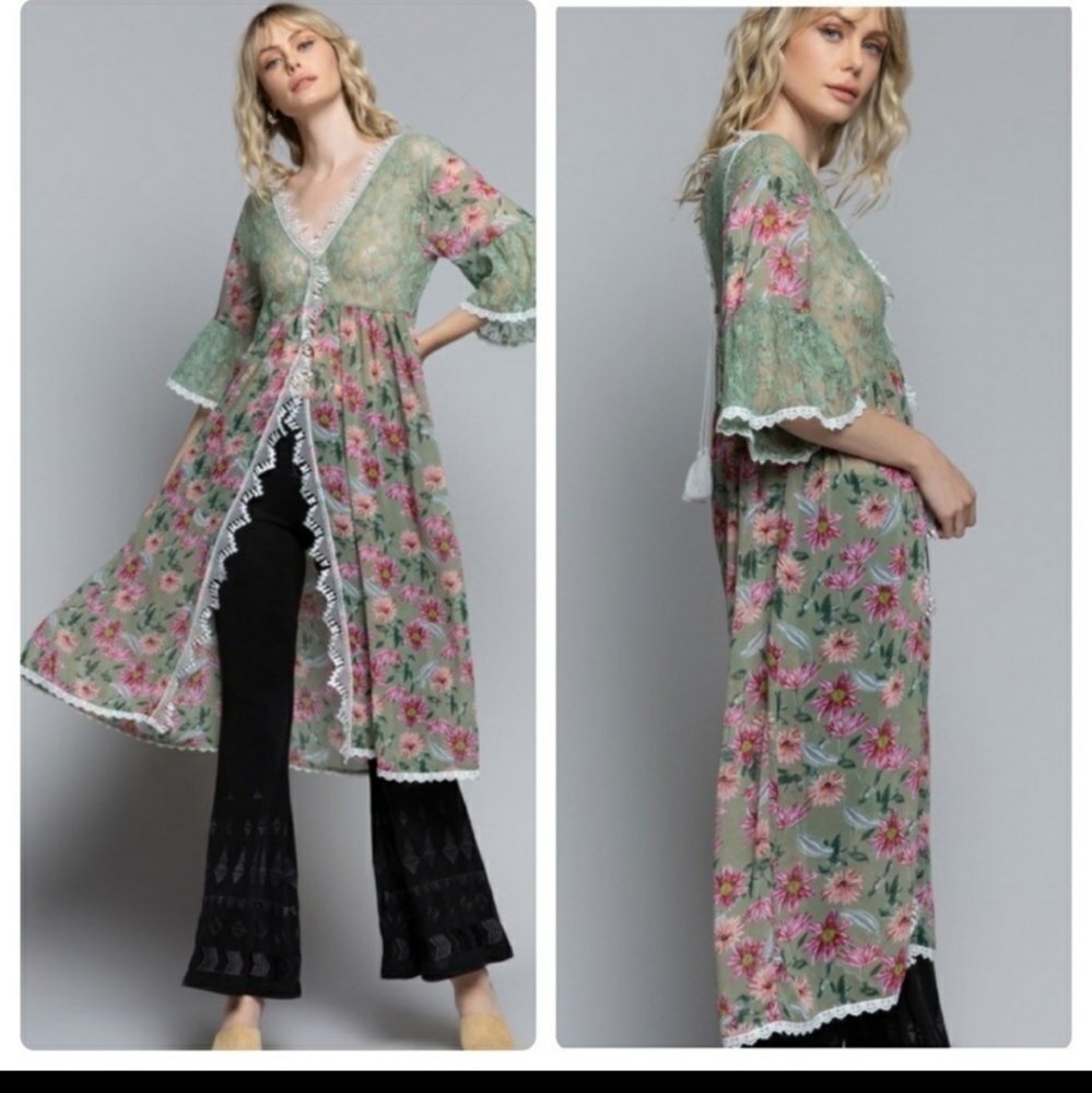 Last one Women's Goddess floral and lace kimono - Picture 6 of 16